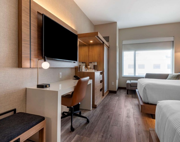 Well-equipped guest room