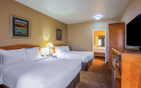 2 Queen Beds Suite