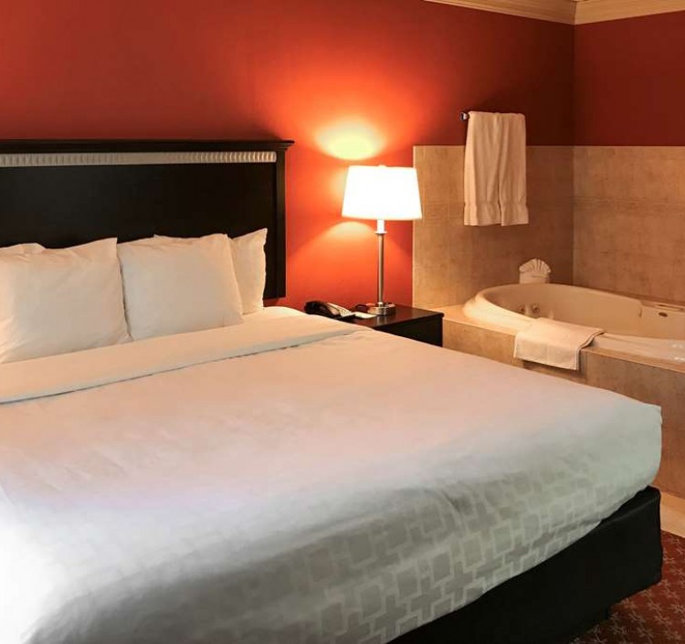 king bed and whirlpool in guest room