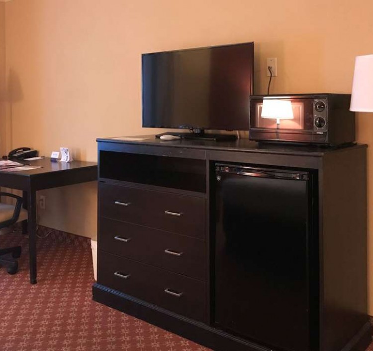 tv, microwave and desk area in guest room
