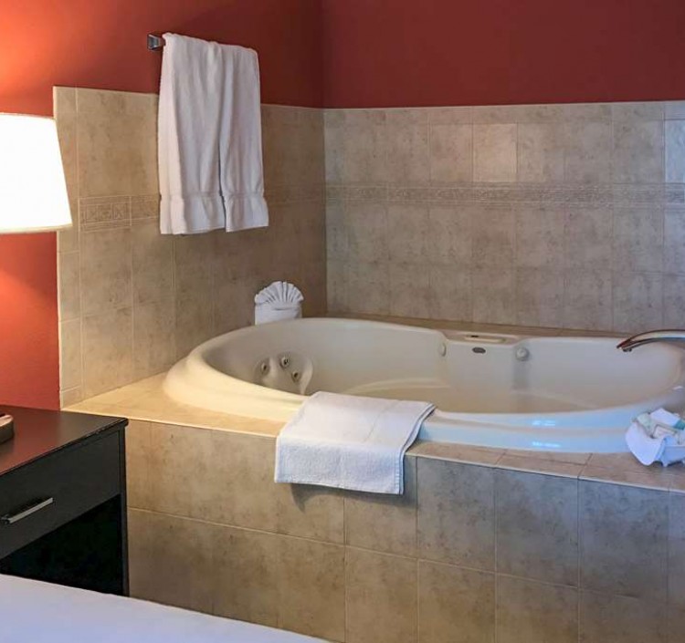 whirlpool in guest room