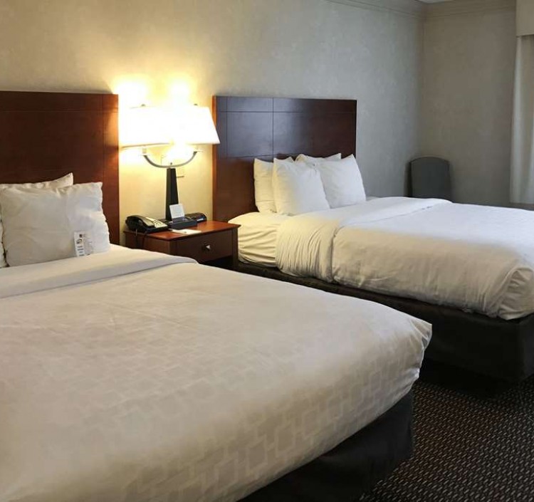 two queen beds in guest room