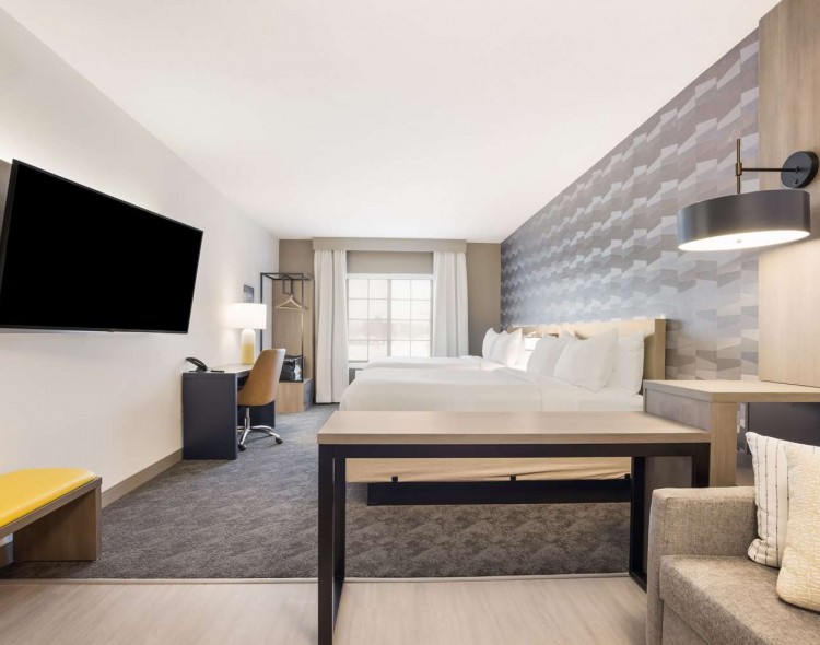 Suite with queen beds with living room area