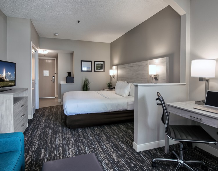 elegant and comfy suite Comfort room