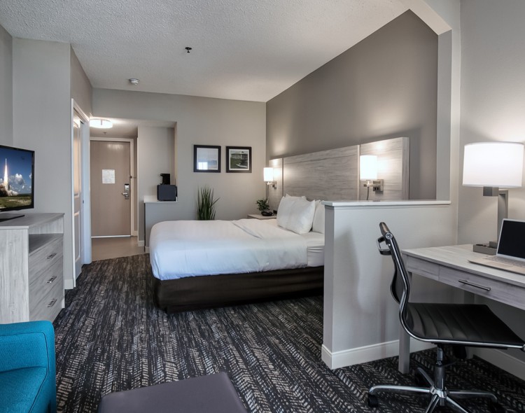 deluxe view suite of Comfort with a studio and private bathroom