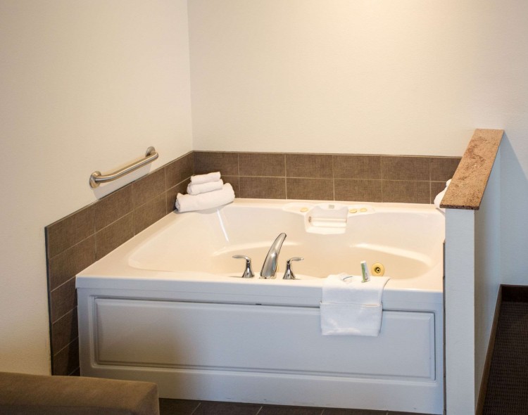 King suite with whirlpool bathtub