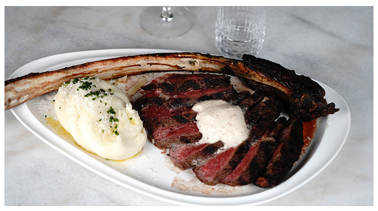 a plate of meat and mashed potatoes