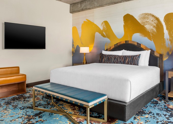 cambrianashville accommodations king suite 02